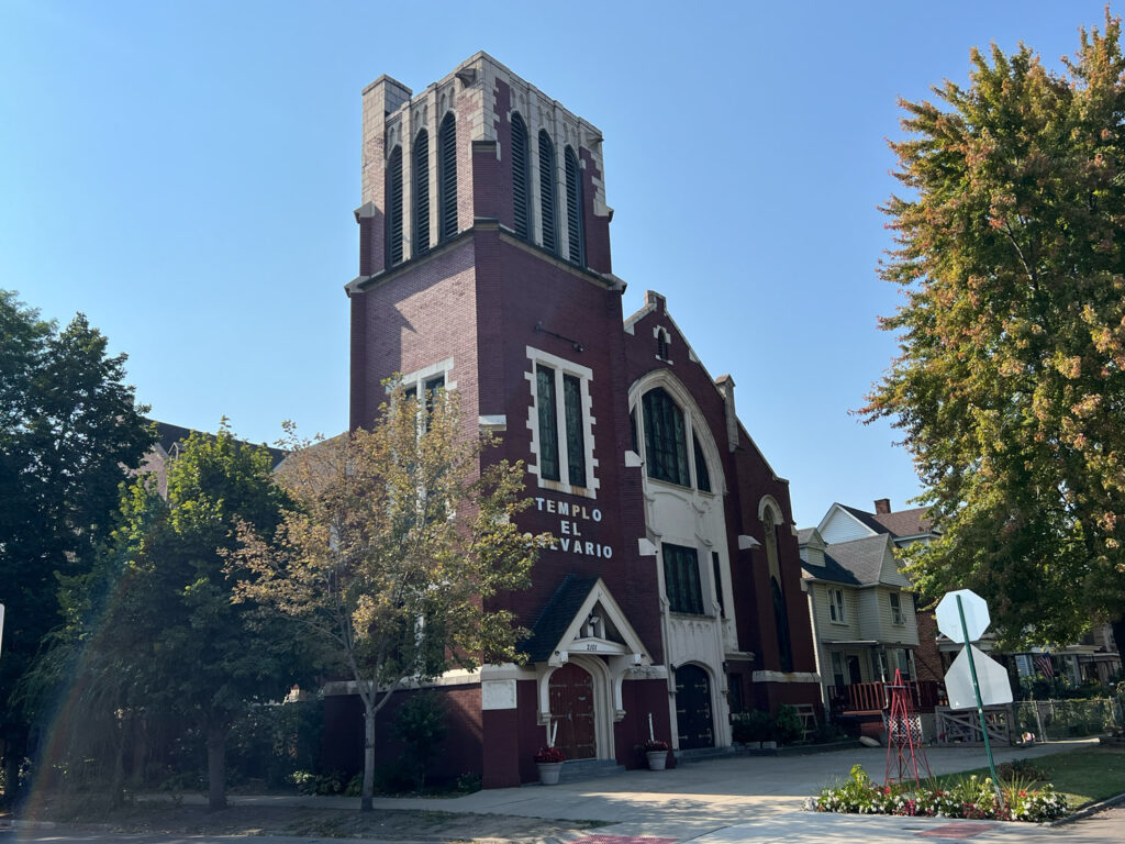 Church building with sign reading "Templo El Salvario"