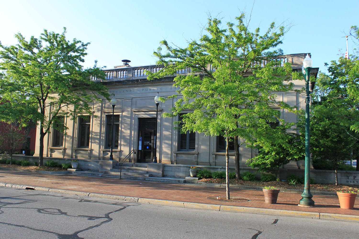 Exterior of Ypsilanti public library building.