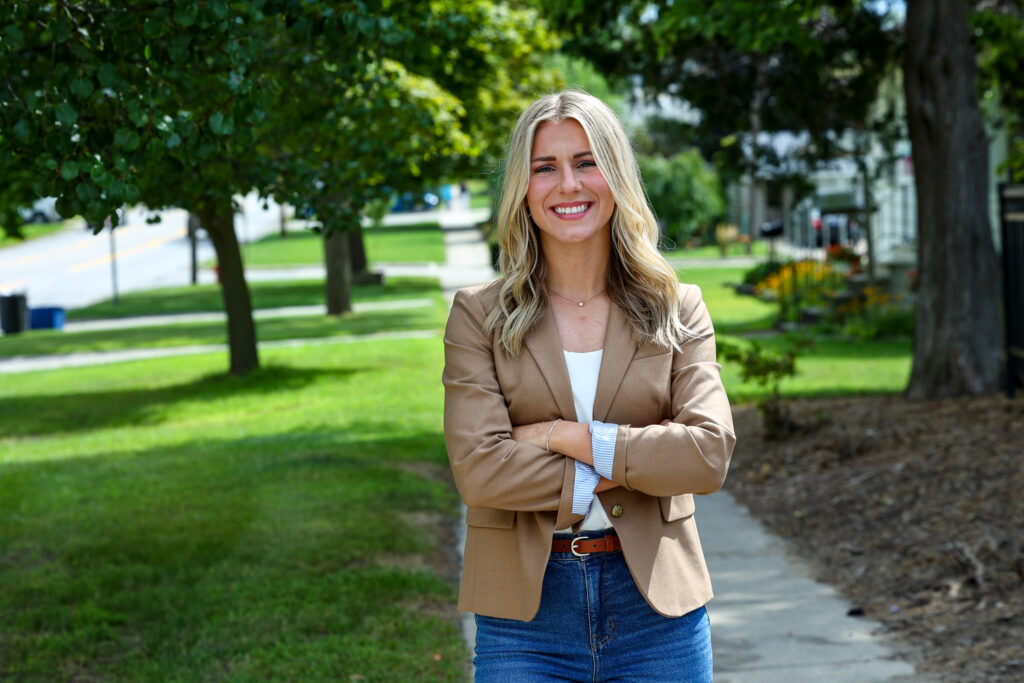 Rylee Linting smiling on sidewalk