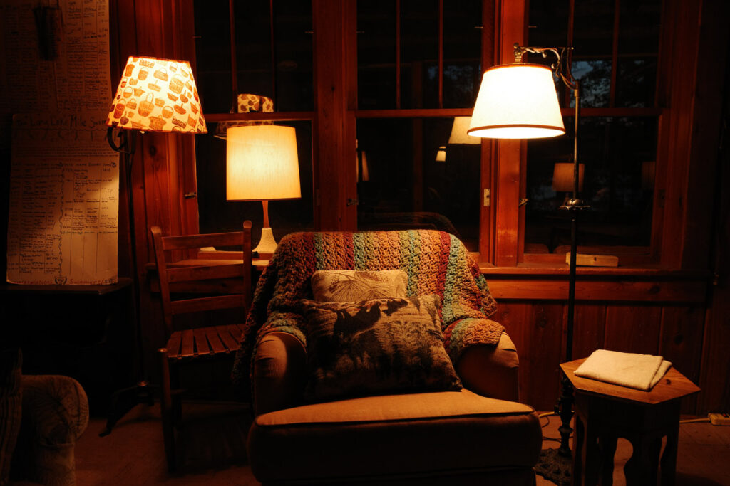 Comfy chair with lamps