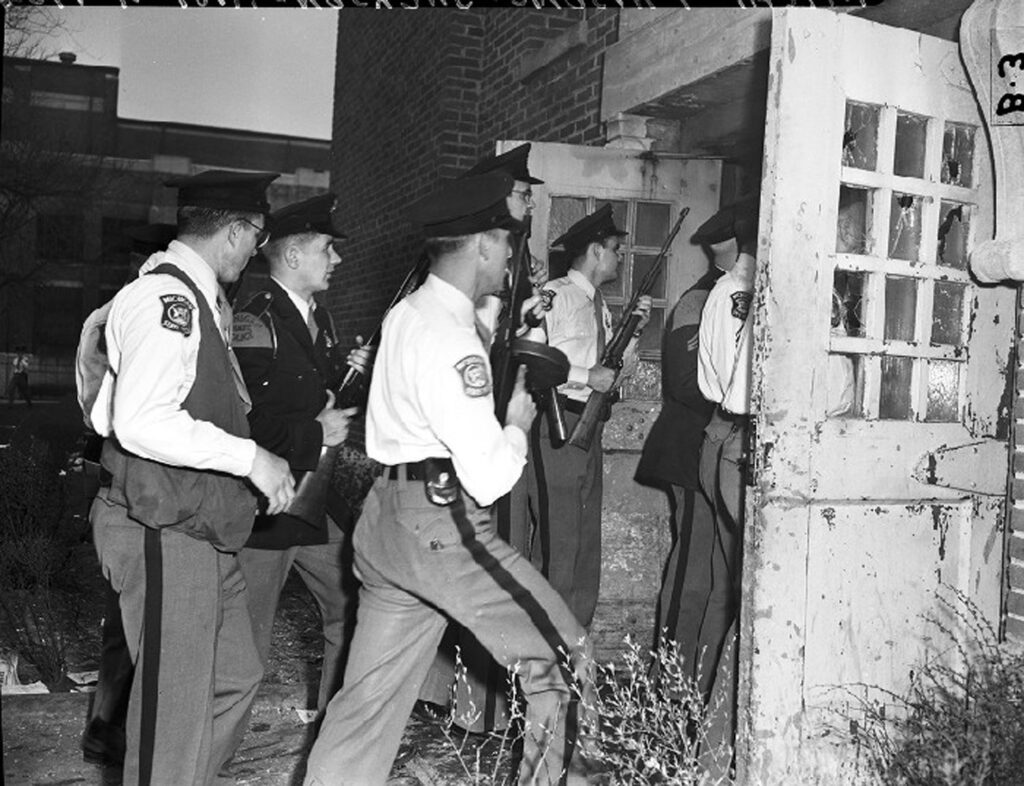 Guards entering prison with shotguns and thompson submachine guns