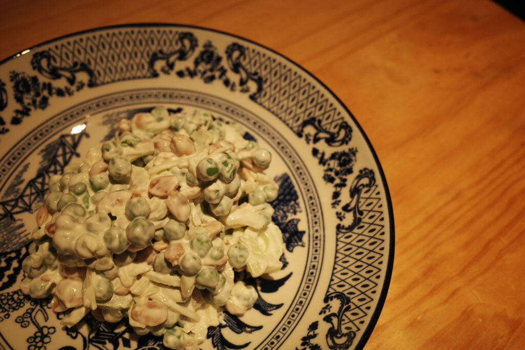 peas and peanut salad