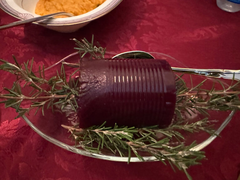 Canned cranberry sauce