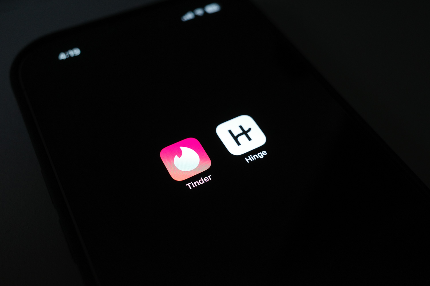 tinder and hinge app icons on iphone