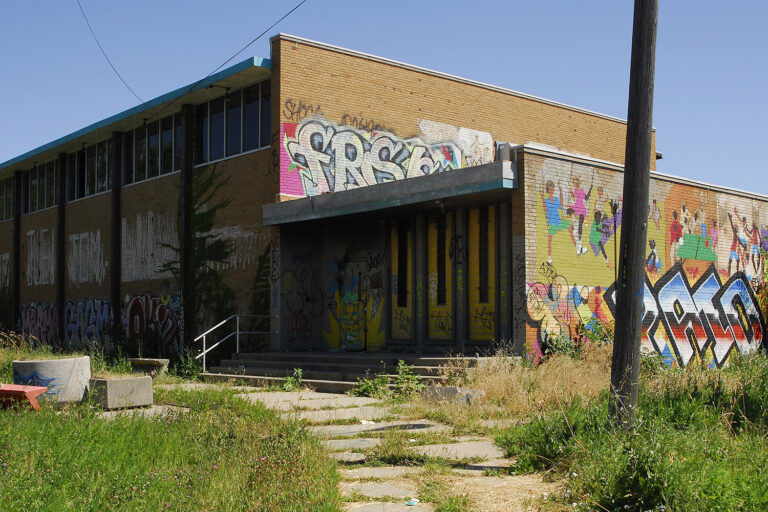 Grafitti on abandoned school