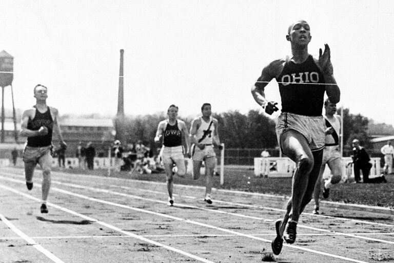 Jesse Owens running at ferry field