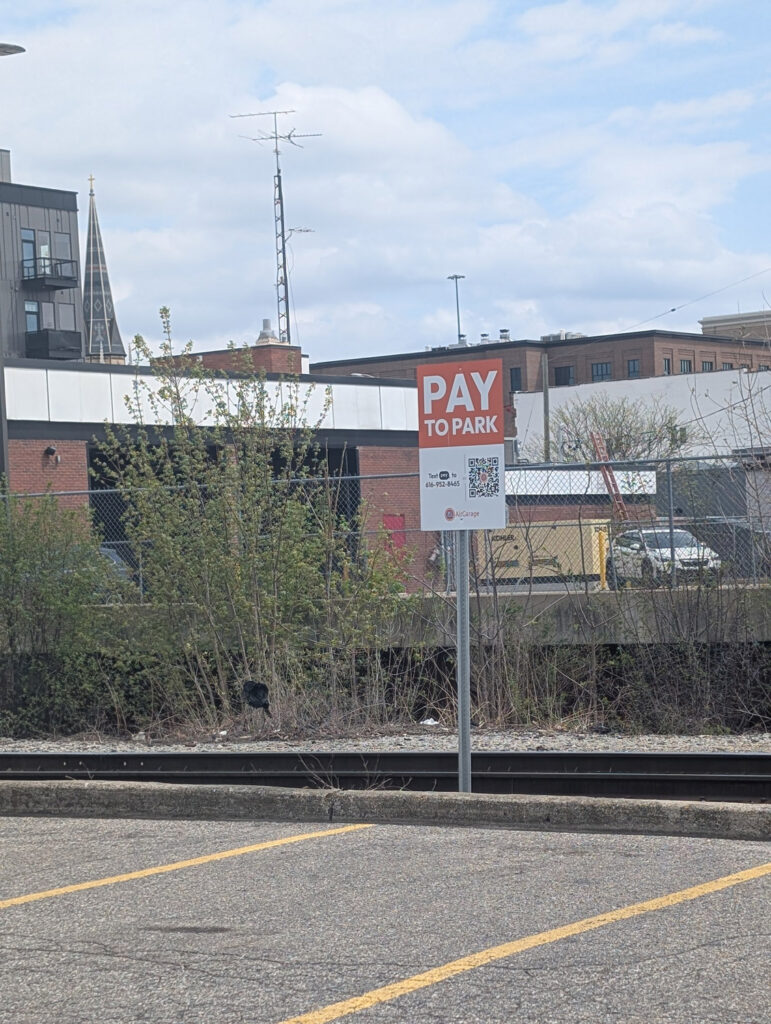 parking sign in grand rapids