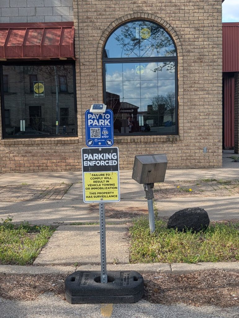 parking sign in grand rapids