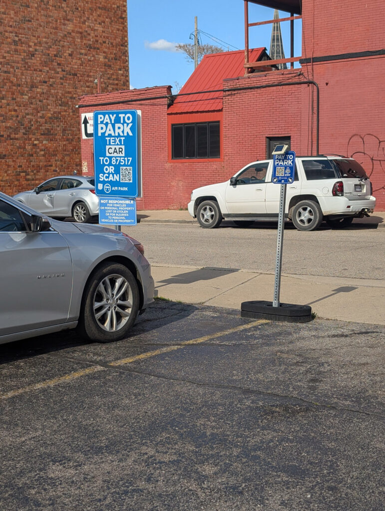 parking sign in grand rapids