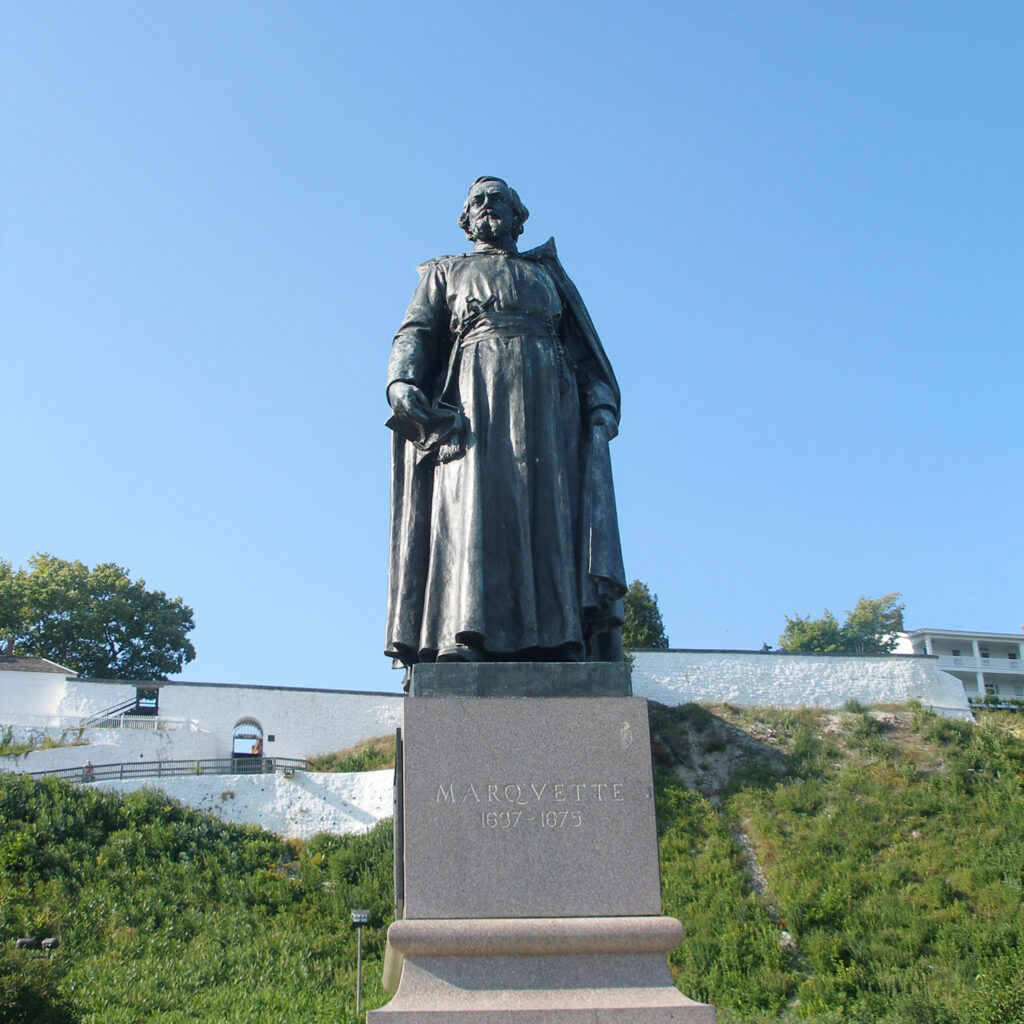 pere marquette statue