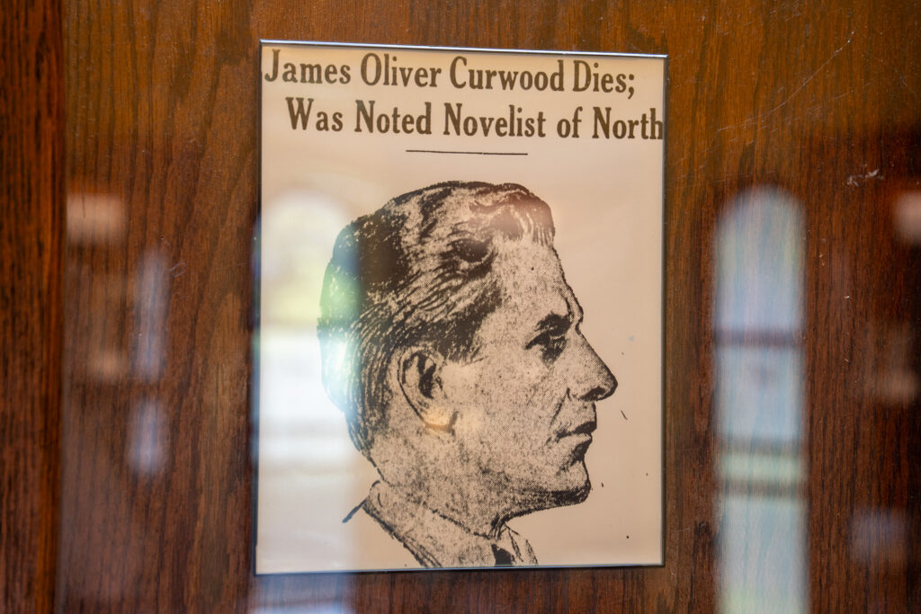 plaque reading James Oliver Curwood dies; was noted novelist of the north