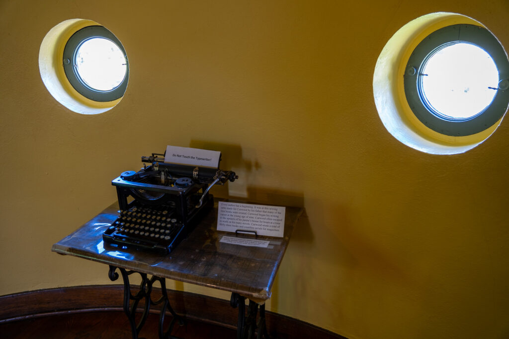 curwood castle typewriter