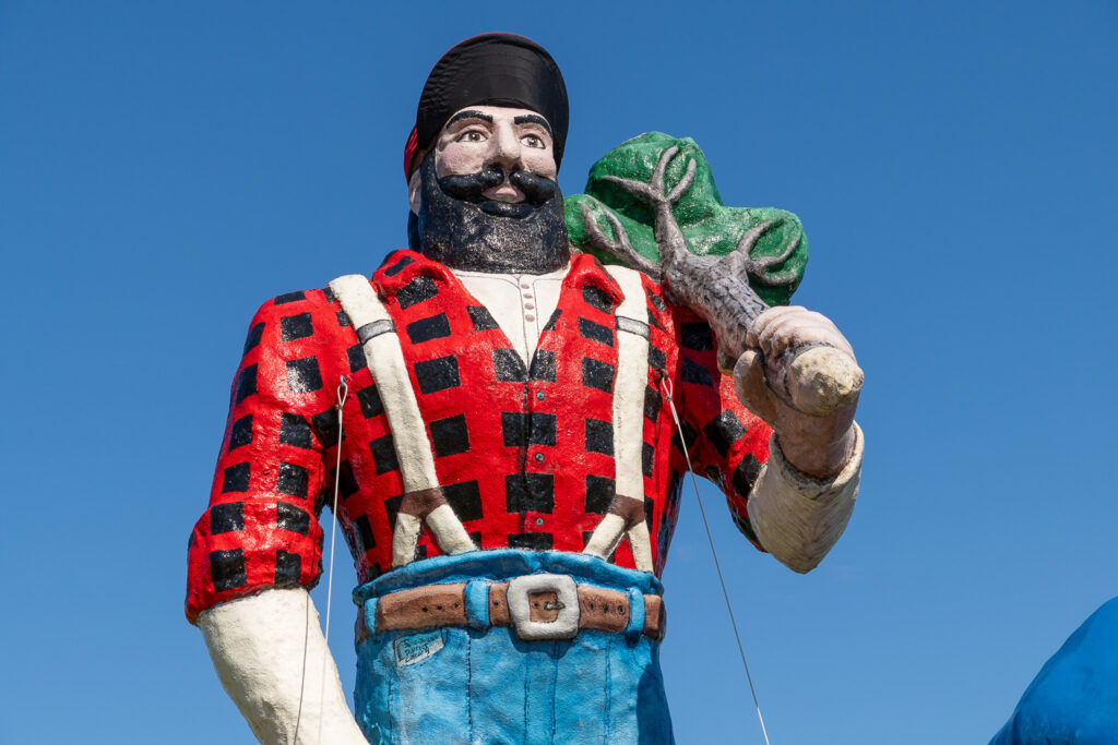 paul bunyan statue