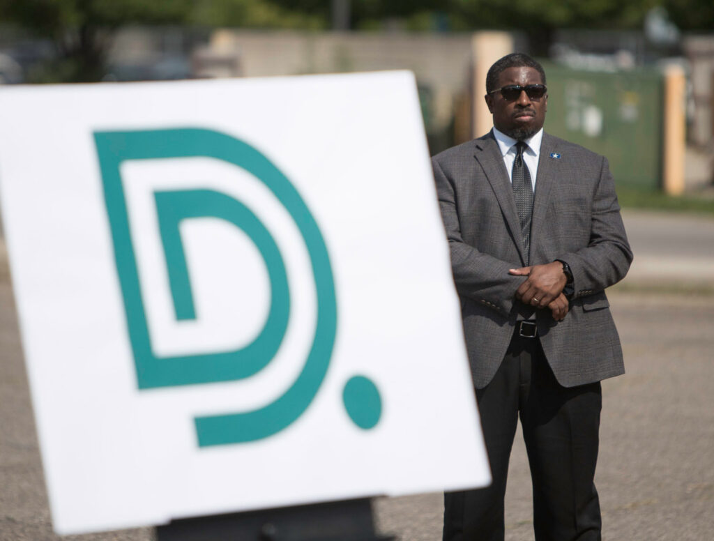 DDOT bus sign