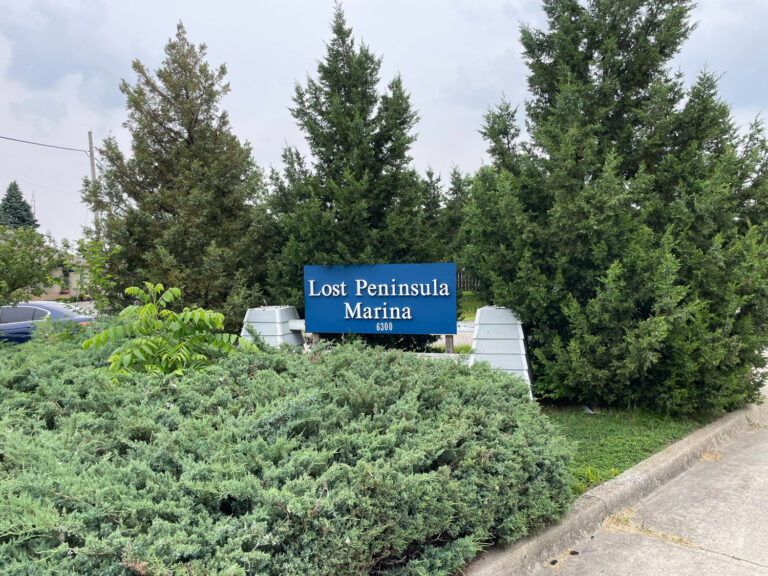 lost peninsula marina sign