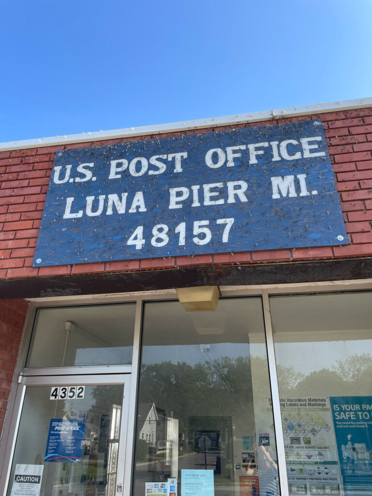 luna pier mayflies