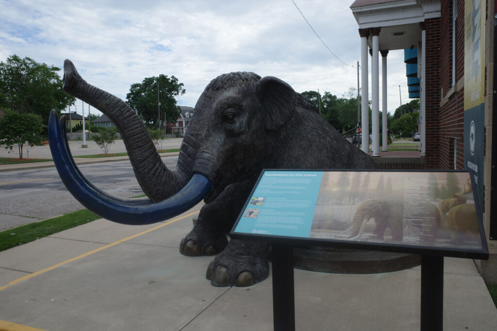 muskegon mastodon statue