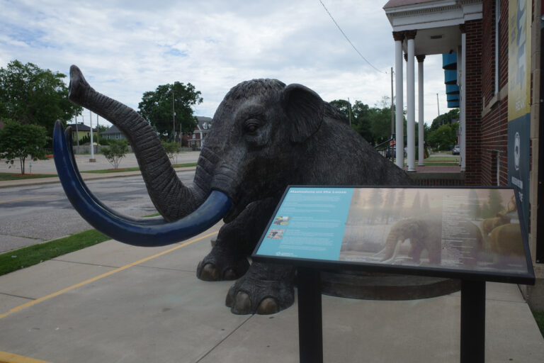 muskegon mastodon statue