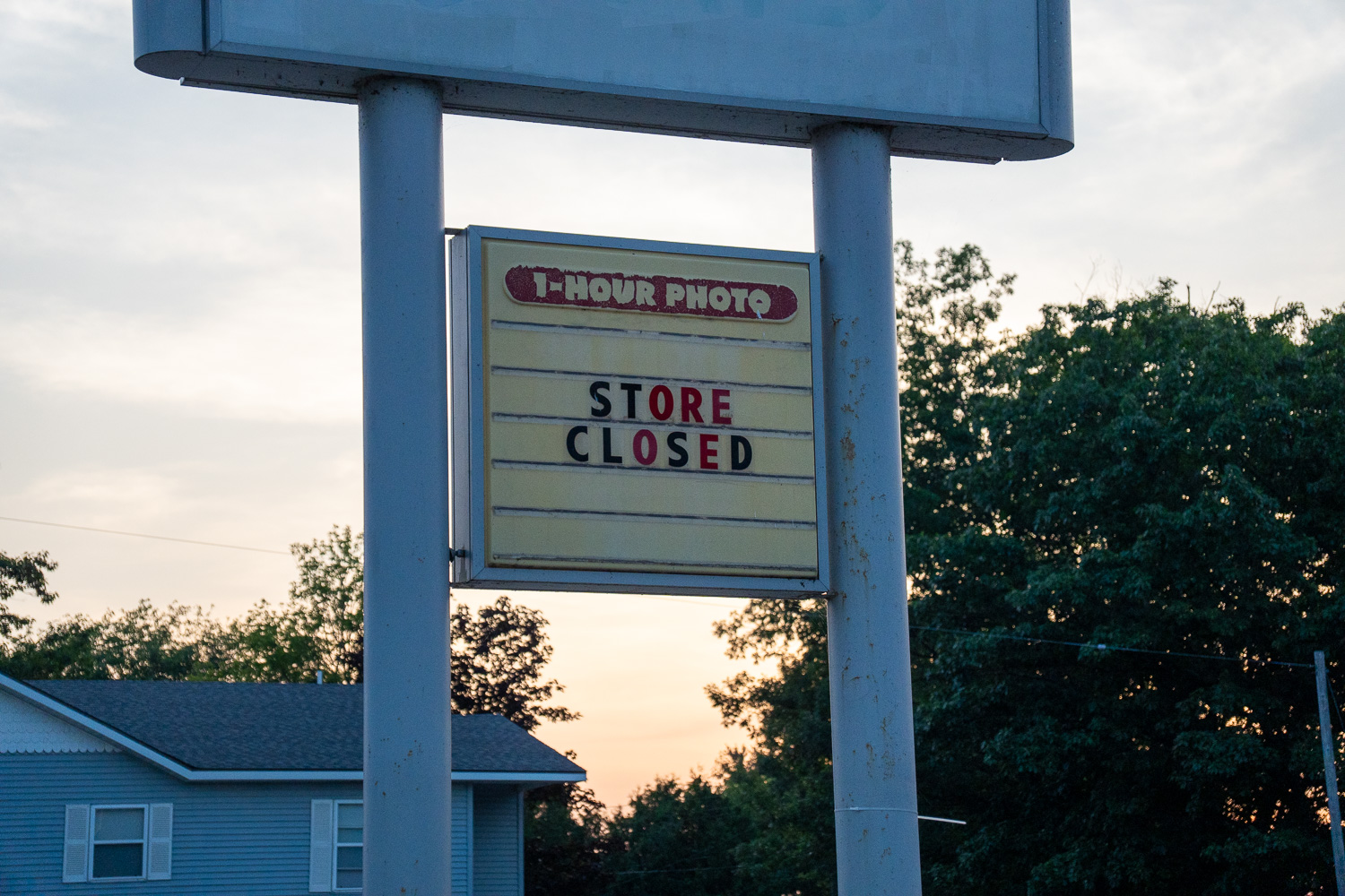 1 hour photo sign