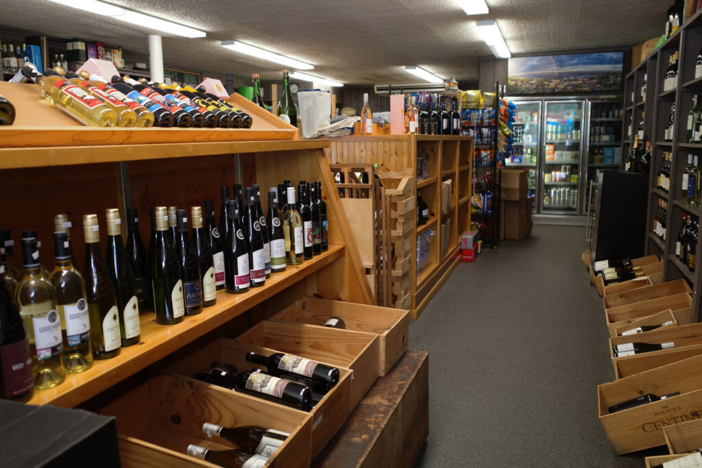 gurney's bottle shop and sandwiches