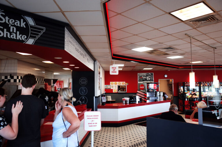 steak 'n shake restaurant and food