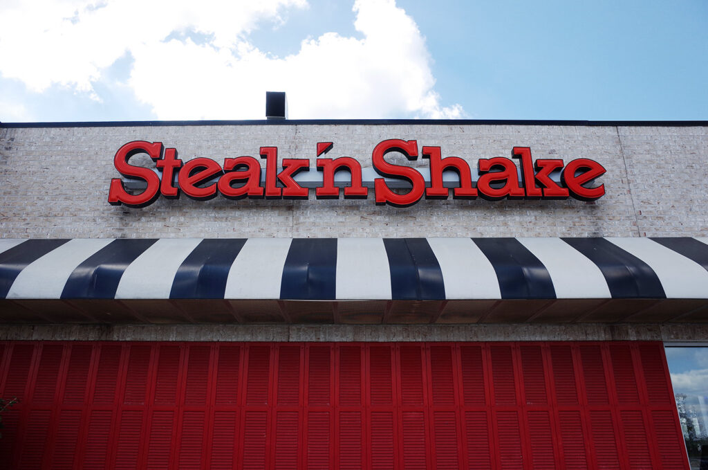 steak 'n shake restaurant and food