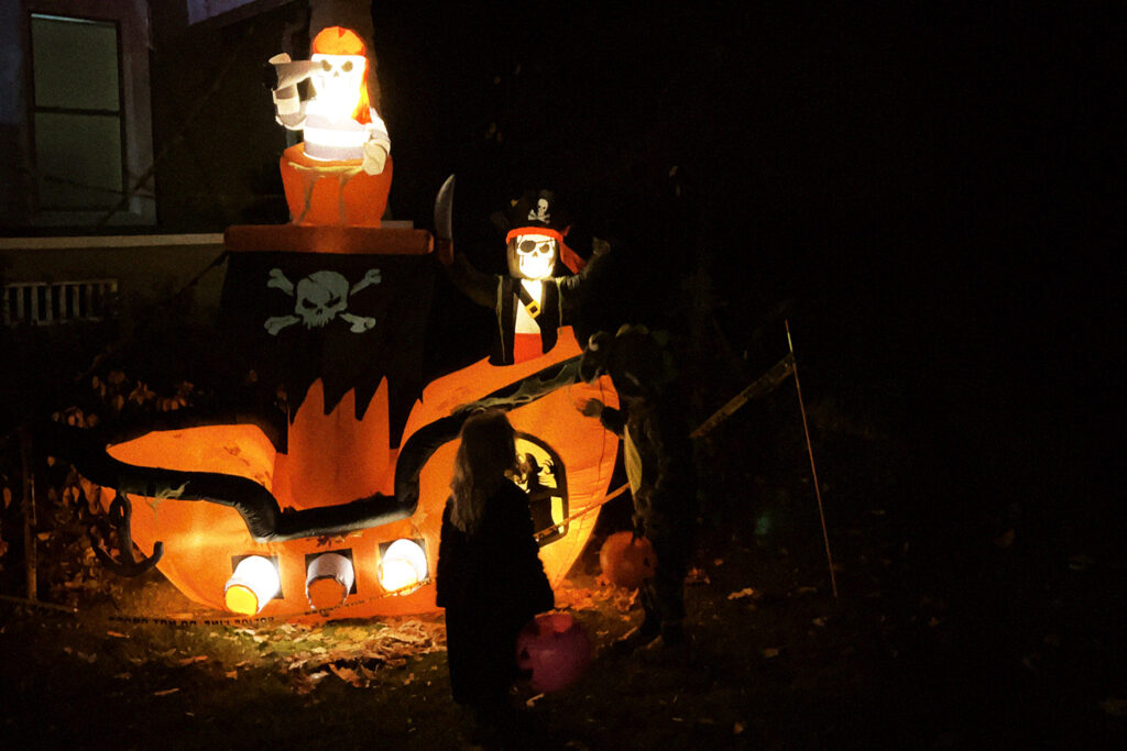 trick or treating and halloween decorations