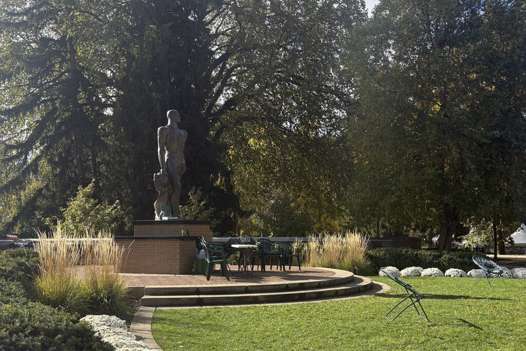 sparty statue