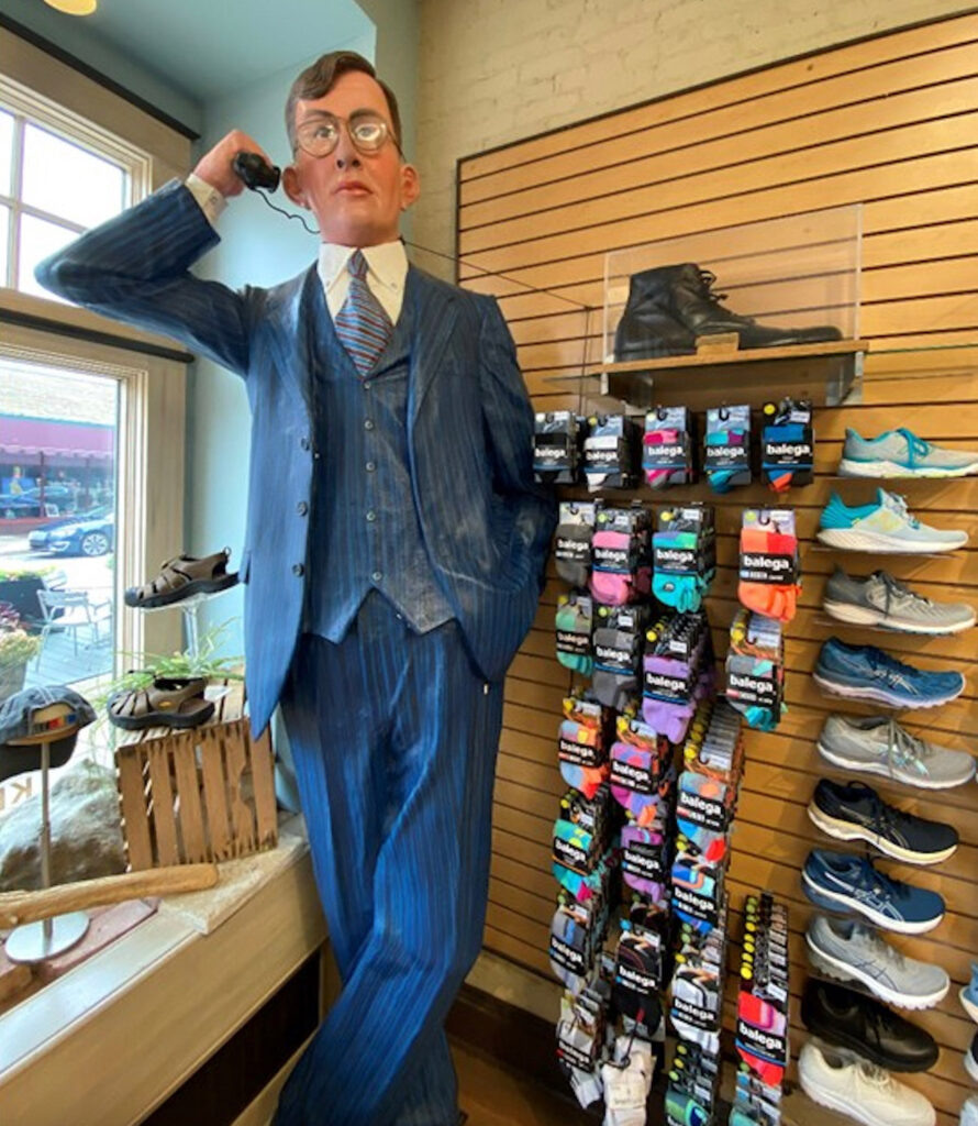 robert wadlow statue