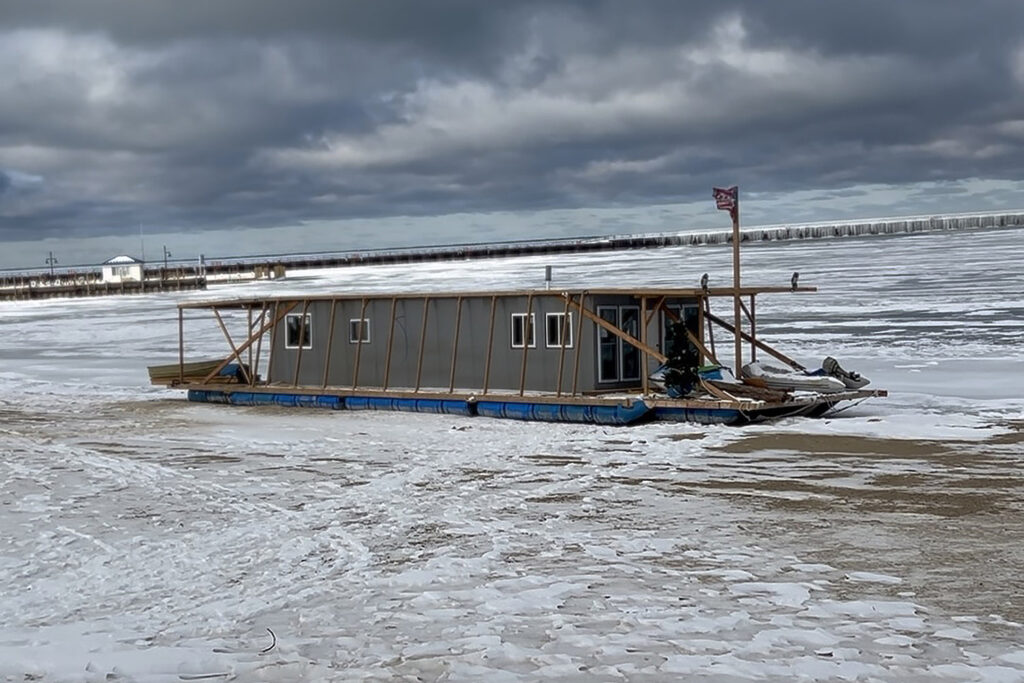 neverlanding house boat