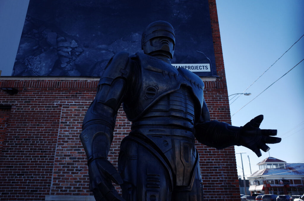 robocop statue